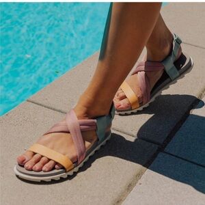 Sorel Women's Roaming Decon Sandal